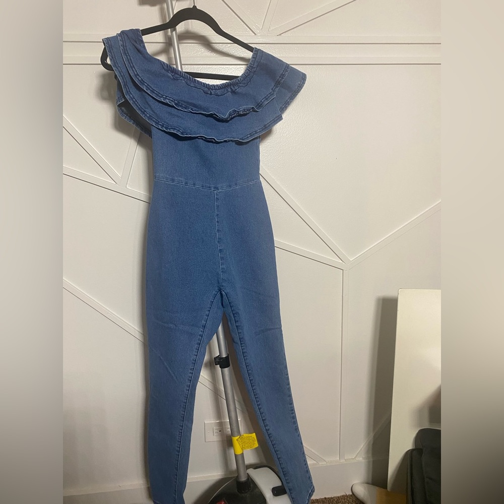 AKIRA jeans of the shoulder jumpsuit